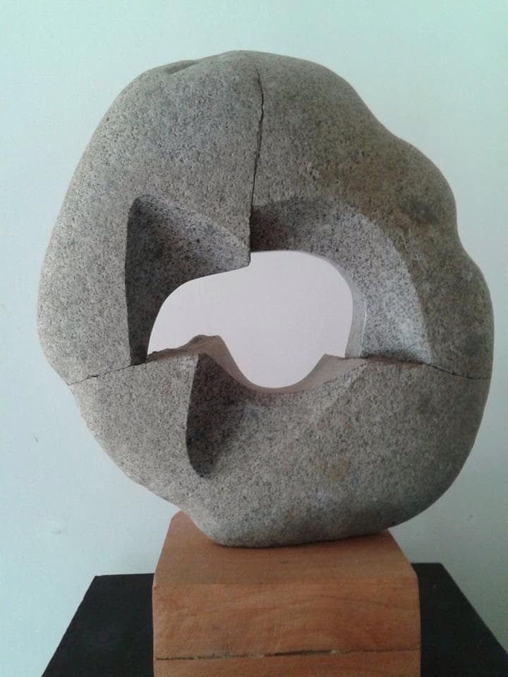 Esfera Fracturada — Granito