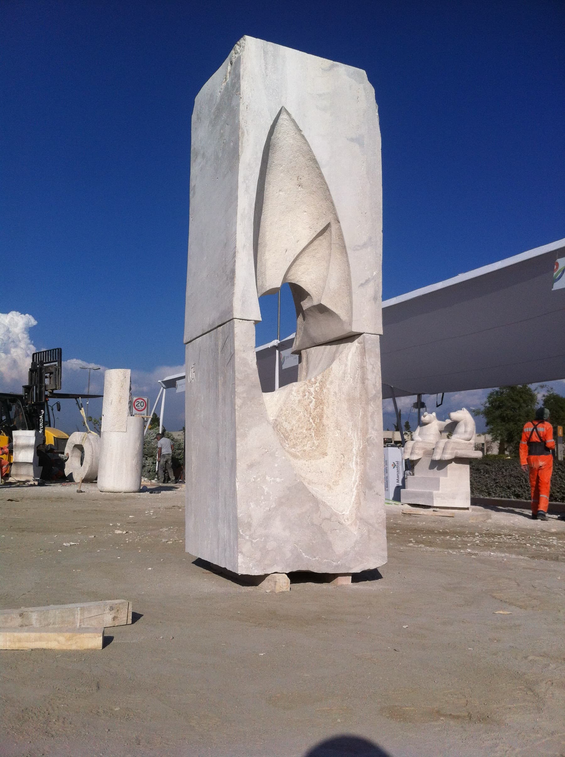Escultura monumental terminada en simposio internacional